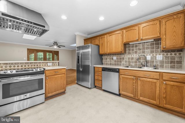 8016 LAKE DR, Manassas, VA 20111