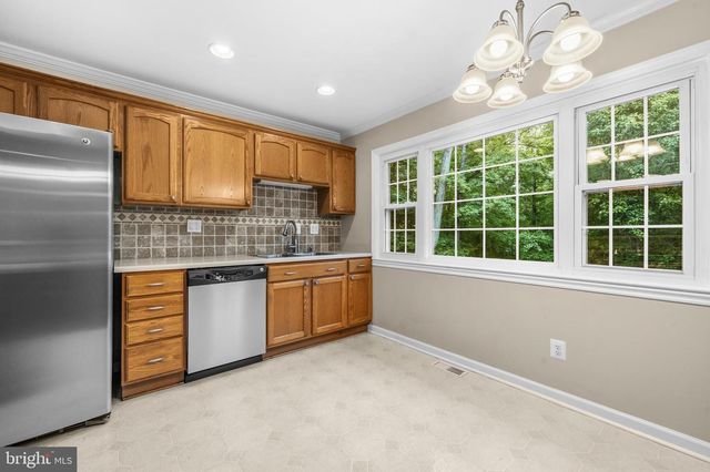 8016 LAKE DR, Manassas, VA 20111