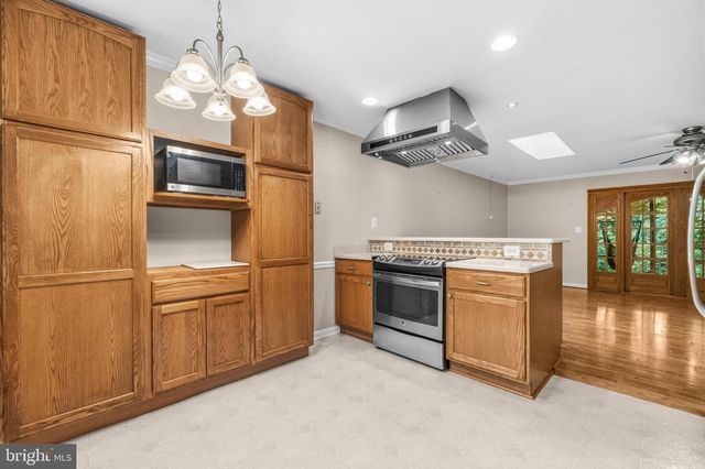 8016 LAKE DR, Manassas, VA 20111