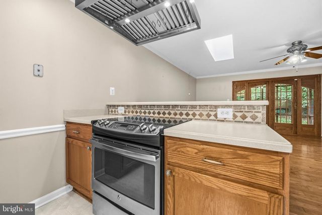 8016 LAKE DR, Manassas, VA 20111