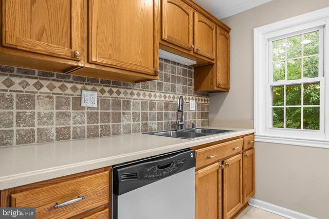 8016 LAKE DR, Manassas, VA 20111