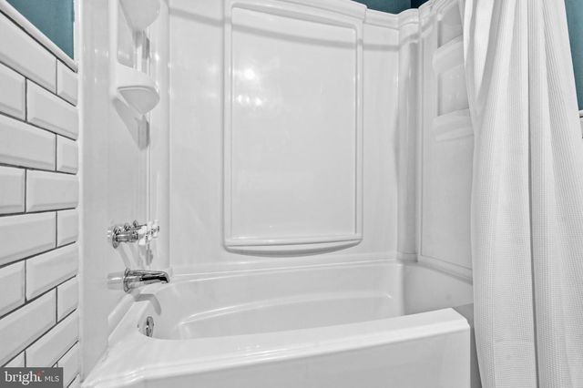 8016 LAKE DR, Manassas, VA 20111