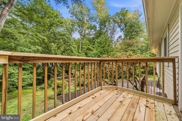 8016 LAKE DR, Manassas, VA 20111