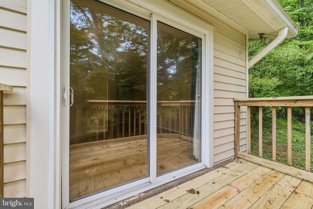 8016 LAKE DR, Manassas, VA 20111
