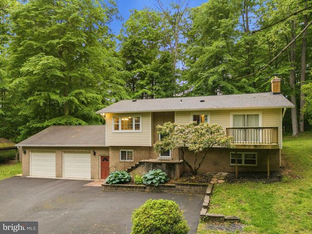 8016 LAKE DR, Manassas, VA 20111