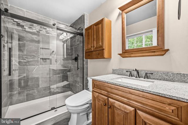 8016 LAKE DR, Manassas, VA 20111