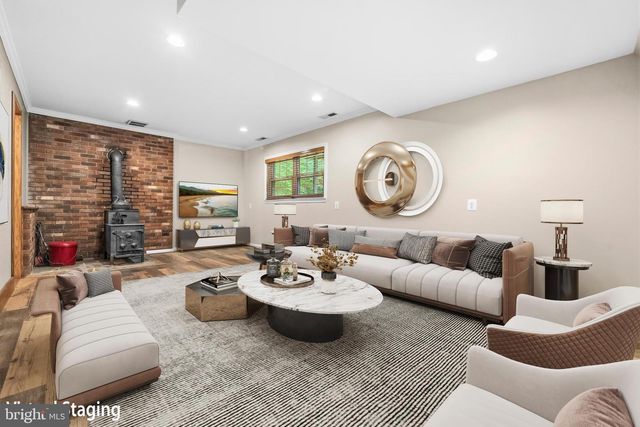 8016 LAKE DR, Manassas, VA 20111