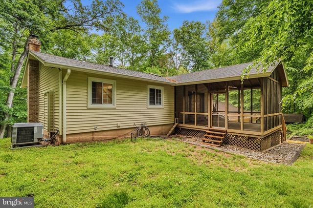 8016 LAKE DR, Manassas, VA 20111