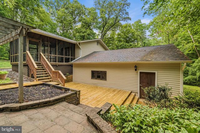 8016 LAKE DR, Manassas, VA 20111