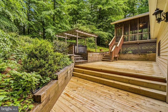 8016 LAKE DR, Manassas, VA 20111