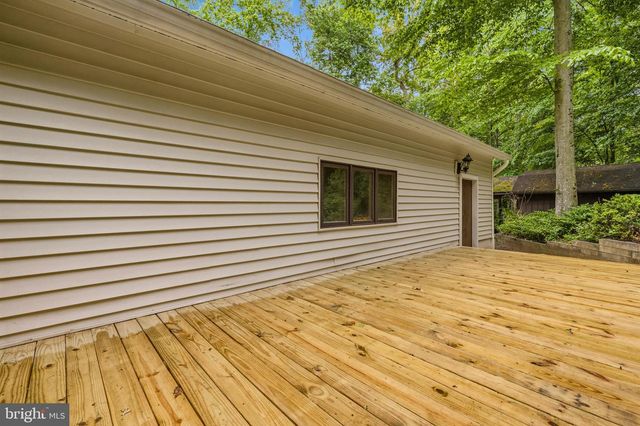 8016 LAKE DR, Manassas, VA 20111