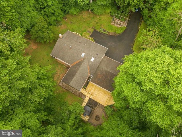 8016 LAKE DR, Manassas, VA 20111