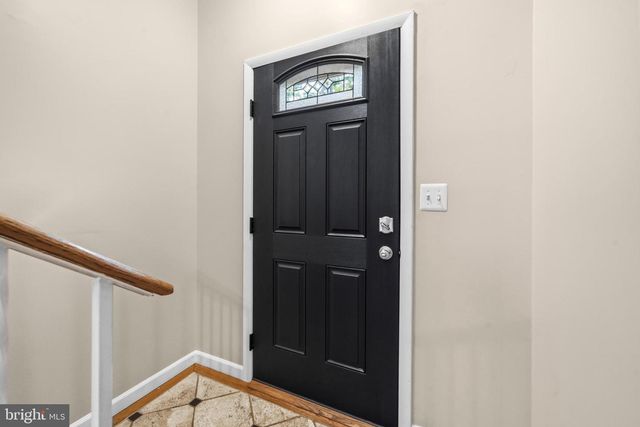 8016 LAKE DR, Manassas, VA 20111