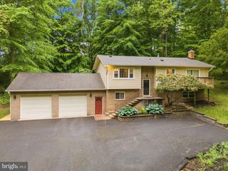 8016 LAKE DR, Manassas, VA 20111