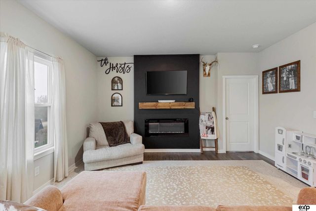 12109 S 204 Avenue, Gretna, NE 68028