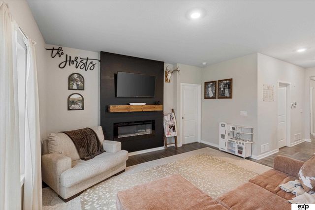 12109 S 204 Avenue, Gretna, NE 68028