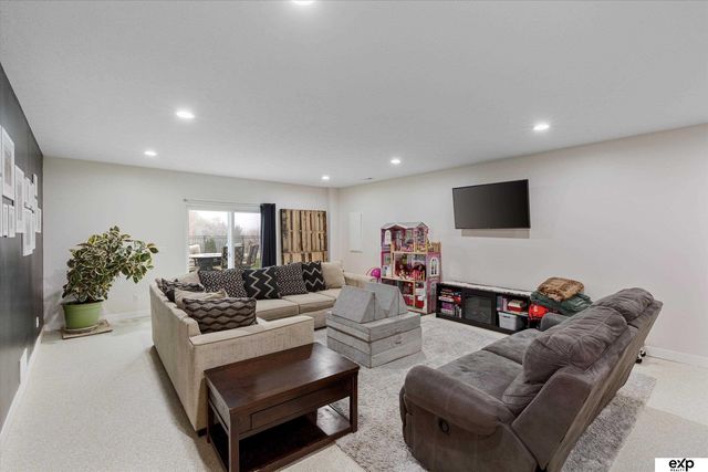 12109 S 204 Avenue, Gretna, NE 68028