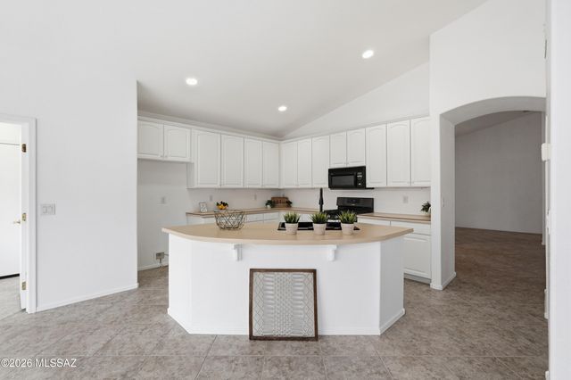 1563 N Rush Creek Court, Green Valley, AZ 85614