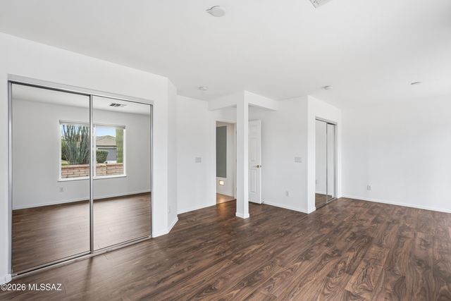 1563 N Rush Creek Court, Green Valley, AZ 85614