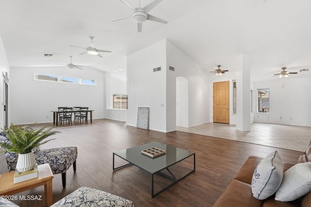 1563 N Rush Creek Court, Green Valley, AZ 85614