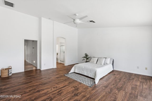 1563 N Rush Creek Court, Green Valley, AZ 85614