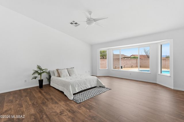 1563 N Rush Creek Court, Green Valley, AZ 85614