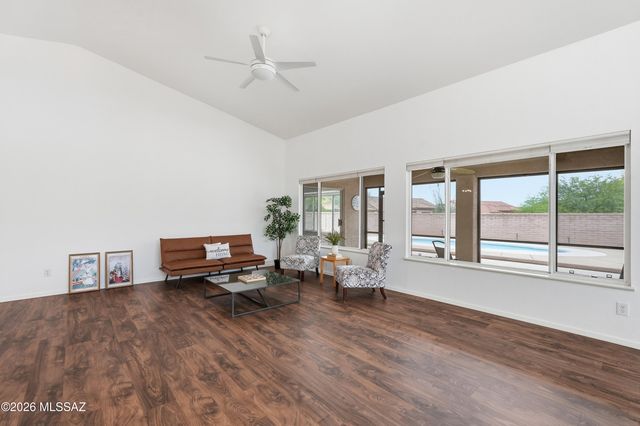 1563 N Rush Creek Court, Green Valley, AZ 85614