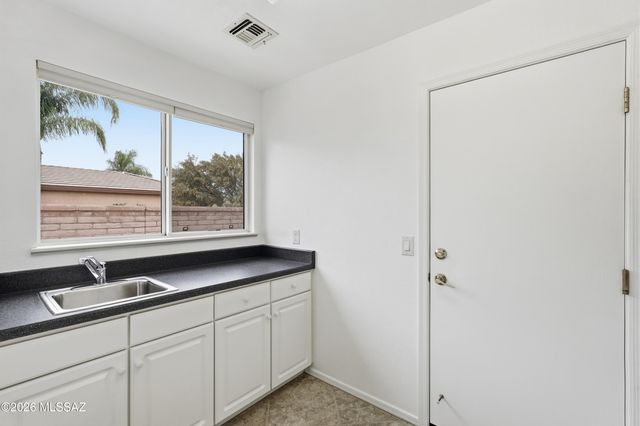 1563 N Rush Creek Court, Green Valley, AZ 85614