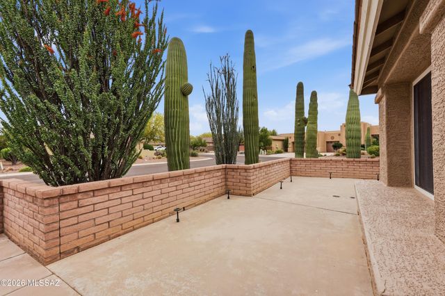 1563 N Rush Creek Court, Green Valley, AZ 85614