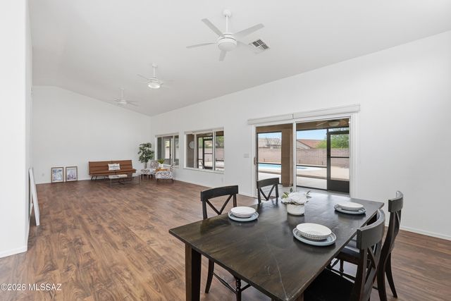 1563 N Rush Creek Court, Green Valley, AZ 85614