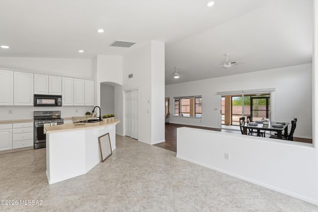 1563 N Rush Creek Court, Green Valley, AZ 85614