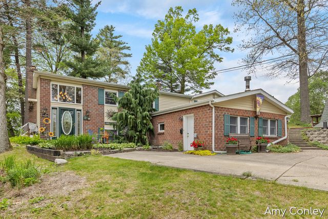 875 Bruce Drive, Middleville, MI 49333