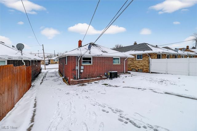 5239 E 102nd Street, Garfield Heights, OH 44125