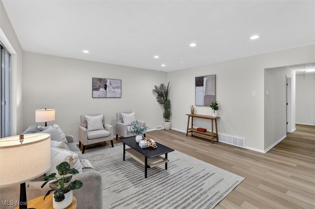 5239 E 102nd Street, Garfield Heights, OH 44125