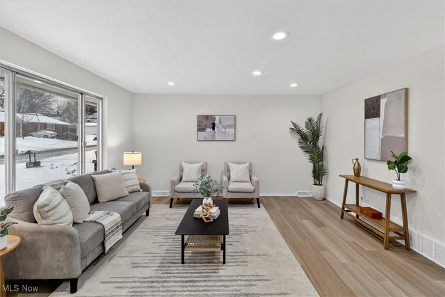 5239 E 102nd Street, Garfield Heights, OH 44125