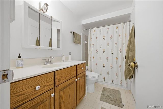 1097 Kirts Blvd A, Troy, MI 48084