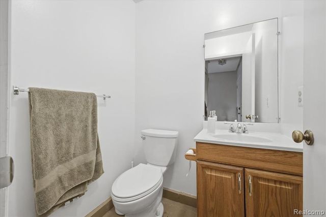 1097 Kirts Blvd A, Troy, MI 48084