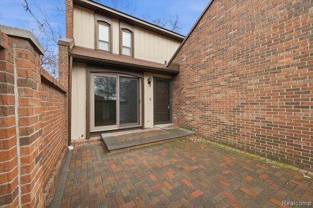 1097 Kirts Blvd A, Troy, MI 48084