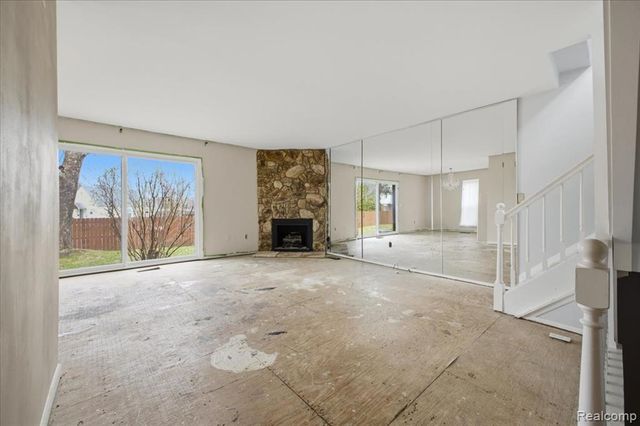 1097 Kirts Blvd A, Troy, MI 48084