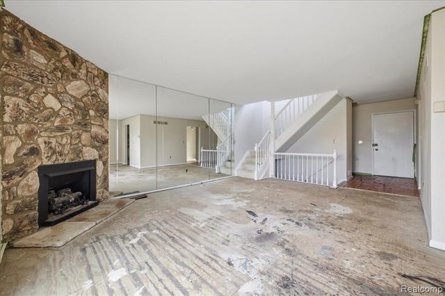 1097 Kirts Blvd A, Troy, MI 48084