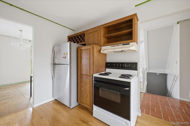 1097 Kirts Blvd A, Troy, MI 48084