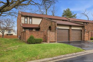 1097 Kirts Blvd A, Troy, MI 48084