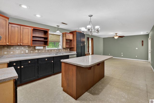 362 Windsor Drive, Calvert City, KY 42029