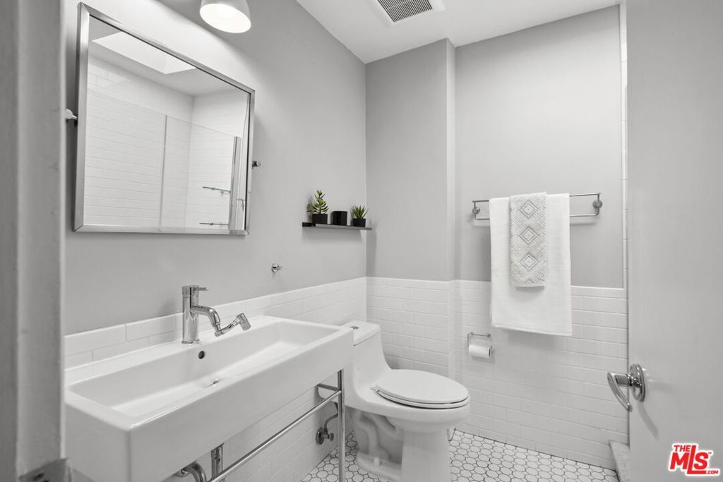 970 Palm Avenue 218, West Hollywood, CA 90069 — photo 5