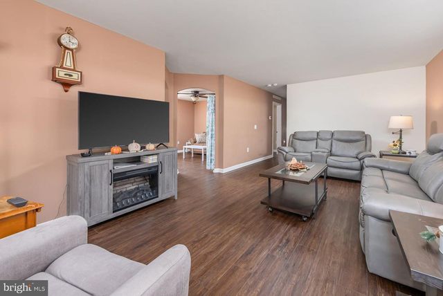 165 DORIAN DR, Williamstown, NJ 08094