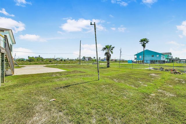 7016 E Hunter Drive, Hitchcock, TX 77563