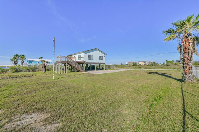 7016 E Hunter Drive, Hitchcock, TX 77563