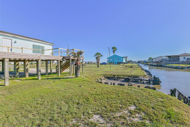 7016 E Hunter Drive, Hitchcock, TX 77563