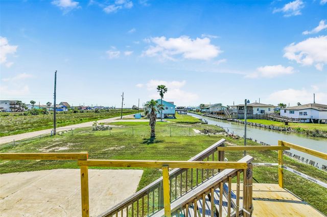 7016 E Hunter Drive, Hitchcock, TX 77563