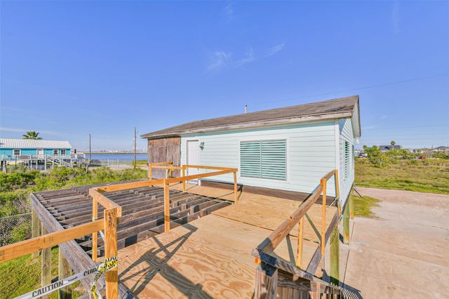 7016 E Hunter Drive, Hitchcock, TX 77563